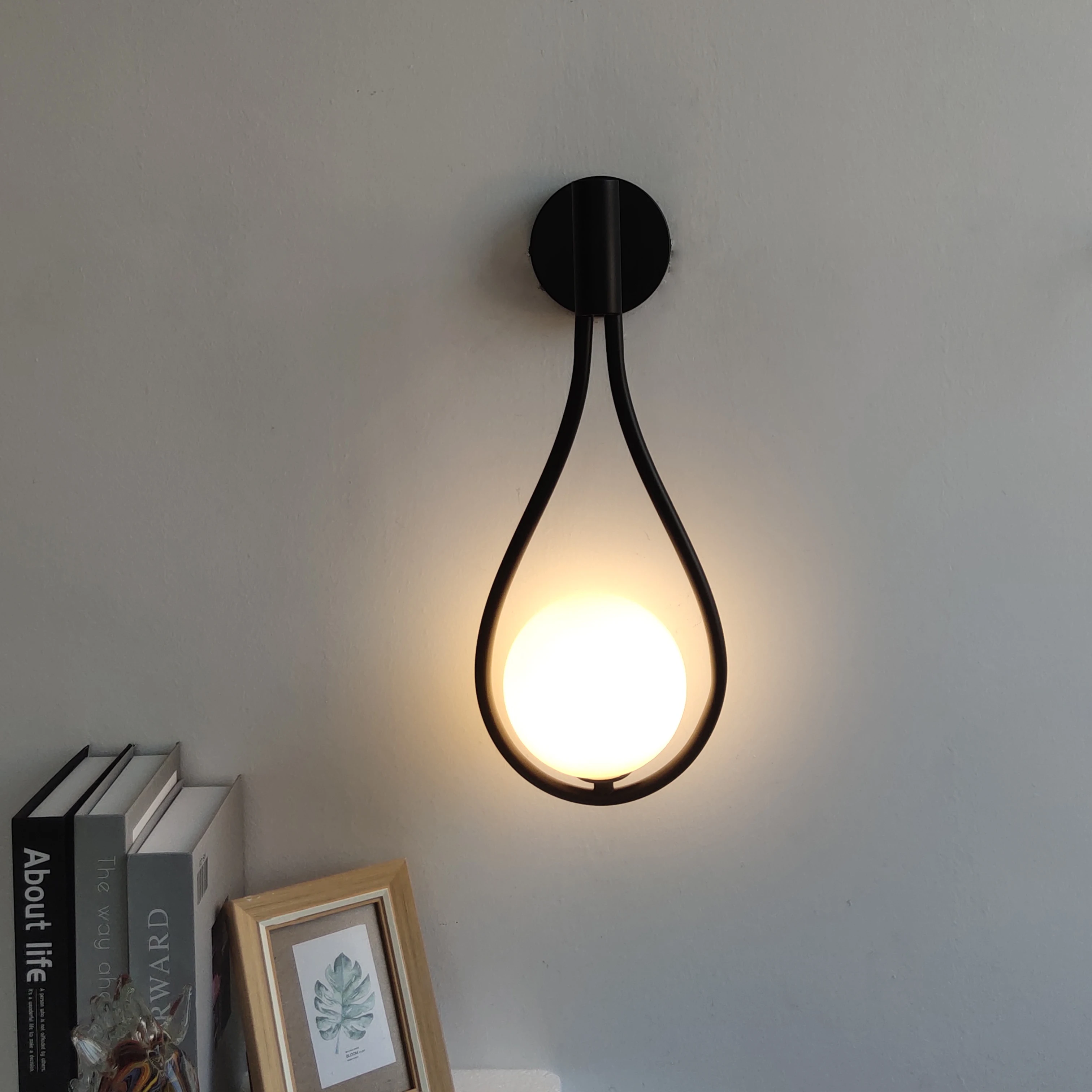 Nordic Style Creative Living Room Metal Wall Lamp Fashion Modern Minimalist Model Bedside Glass Bedroom Lighting Decor Outdoor
Nordic Style Creative Living Room Metal Wall Lamp Fashion Modern Minimalist Model Bedside Glass Bedroom Lighting Decor Outdoor