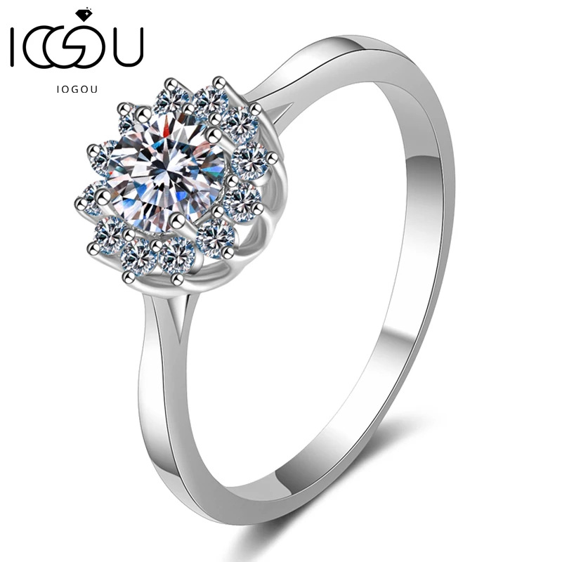 IOGOU New Arrivals D-Color Moissanite Ring 5.0mm(0.5ct) 925 Sterling Silver For Women Classic Halo Ring Engagement Jewelry Gift
IOGOU New Arrivals D-Color Moissanite Ring 5.0mm(0.5ct) 925 Sterling Silver For Women Classic Halo Ring Engagement Jewelry Gift