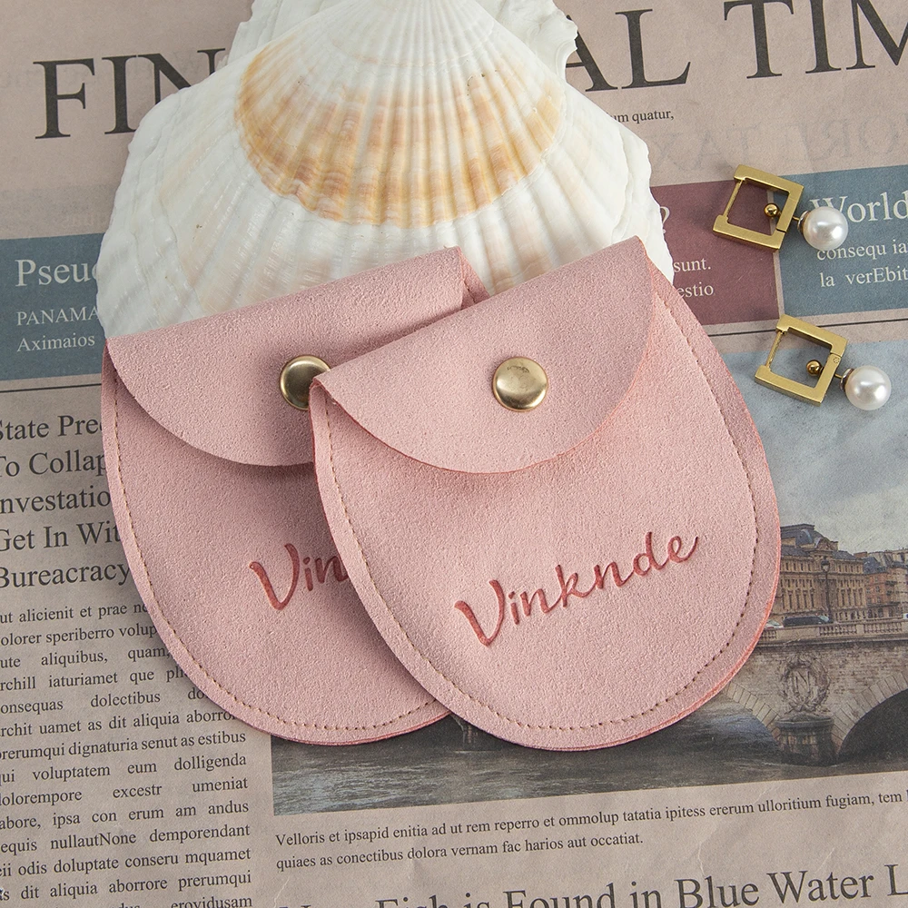 7.8*8.5cm Custom Logo Deboss Wedding Favor Snap Button Microfiber Jewelry Pouch Suede Travel Earrings Necklace Storage Dust Bag
7.8*8.5cm Custom Logo Deboss Wedding Favor Snap Button Microfiber Jewelry Pouch Suede Travel Earrings Necklace Storage Dust Bag