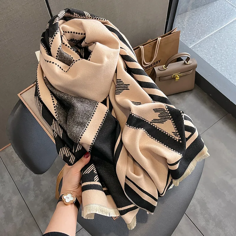 Winter Fashion print Sunscreen Scarves New Style Cashmere Big Shawls Popular 195X65CM Wool Bandanna Luxury Dustproof Beach Towel
Winter Fashion print Sunscreen Scarves New Style Cashmere Big Shawls Popular 195X65CM Wool Bandanna Luxury Dustproof Beach Towel