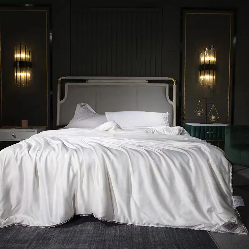 Luxury 100% Mulberry Silk Comforter Queen Size Four Season Silk Quilt Satin Jacquard Winter Duvet For Couple Bed Twin Bedding
Luxury 100% Mulberry Silk Comforter Queen Size Four Season Silk Quilt Satin Jacquard Winter Duvet For Couple Bed Twin Bedding
