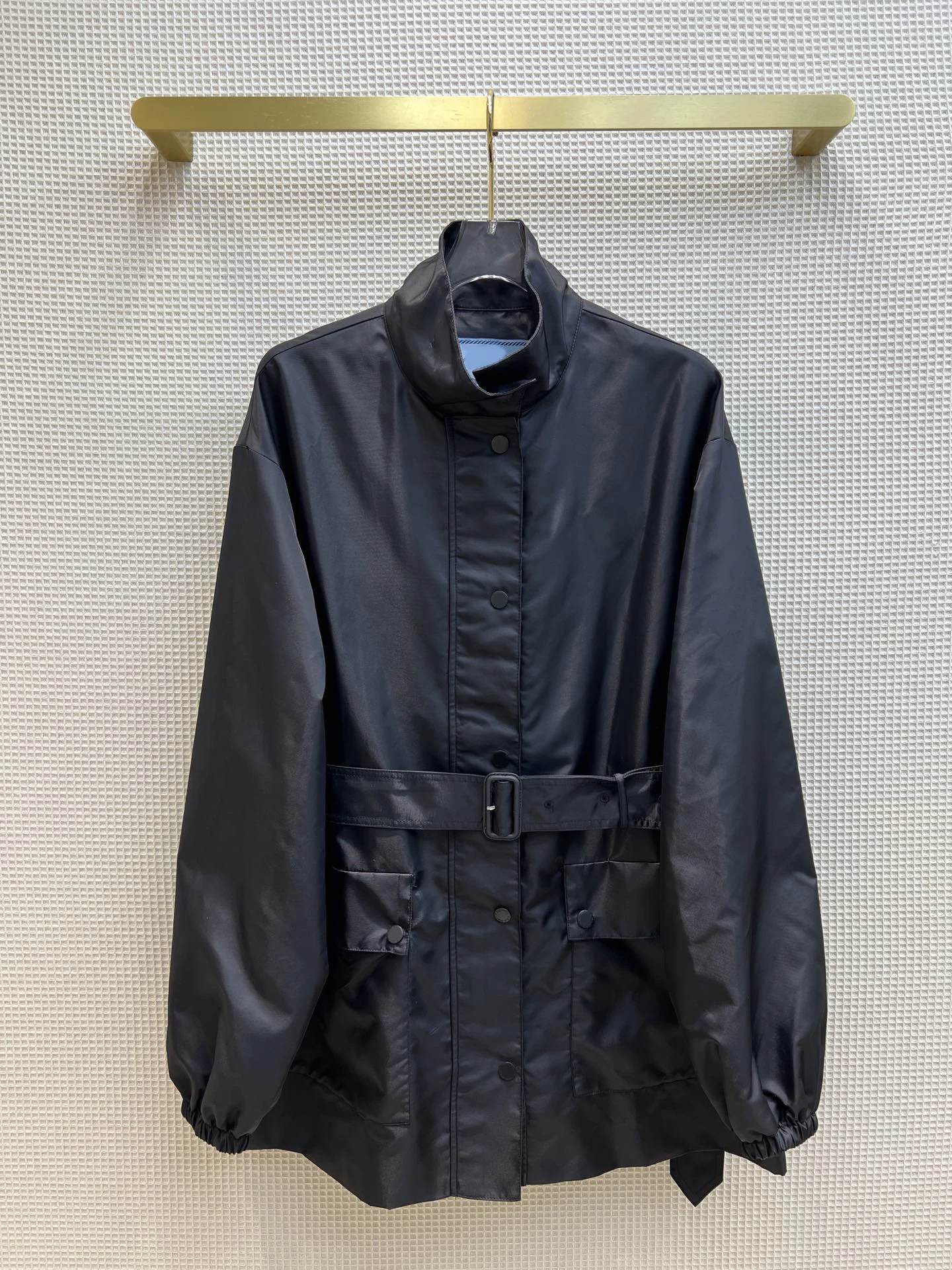 Stand collar design trench coat coat, clean atmosphere design distribution this cloth belt can be changed to waist wear7.5
Stand collar design trench coat coat, clean atmosphere design distribution this cloth belt can be changed to waist wear7.5