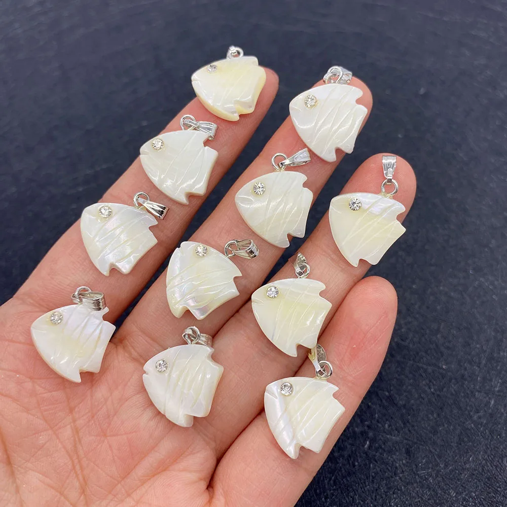 4pcs Exquisite Natural Sea Shell Fish Shape Pendant 17mm Jewelry Charm Fashion Craft DIY Necklace Earrings Bracelet Accessories
4pcs Exquisite Natural Sea Shell Fish Shape Pendant 17mm Jewelry Charm Fashion Craft DIY Necklace Earrings Bracelet Accessories