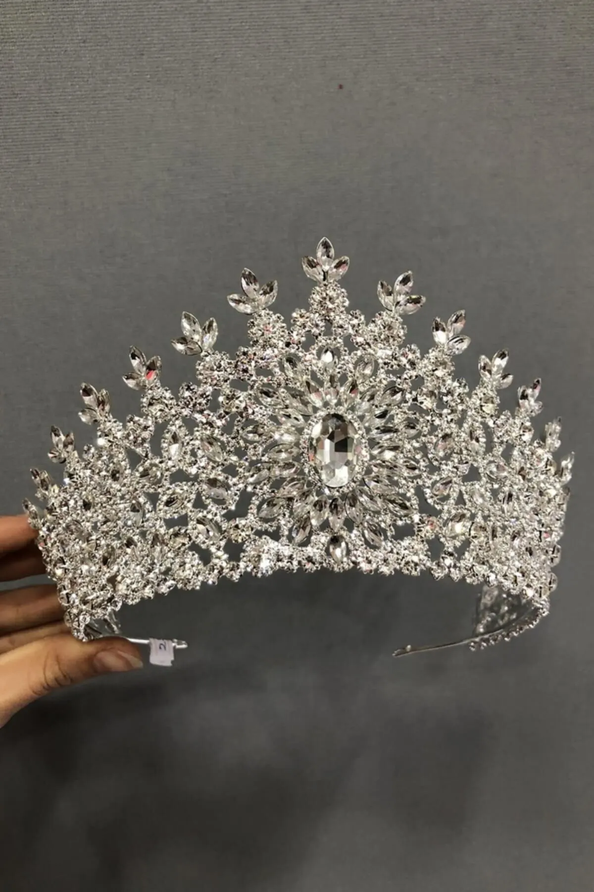 Bridal Accessories Silver Crystal Glass Stone Bridal Crown Wedding Handmade For Bride And Bridesmaids
Bridal Accessories Silver Crystal Glass Stone Bridal Crown Wedding Handmade For Bride And Bridesmaids