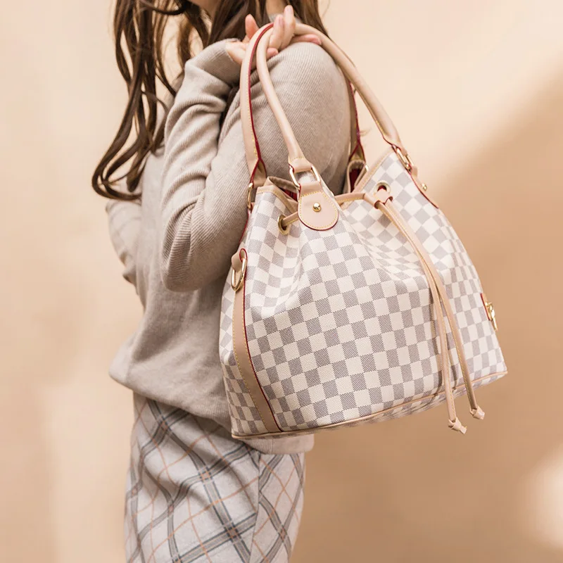 

Designer Bucket Bags and Purses For Women High Quality PVC Drawstring Hobo Shoulder Handbags Luxury Crossbody Bag with 2 Straps
