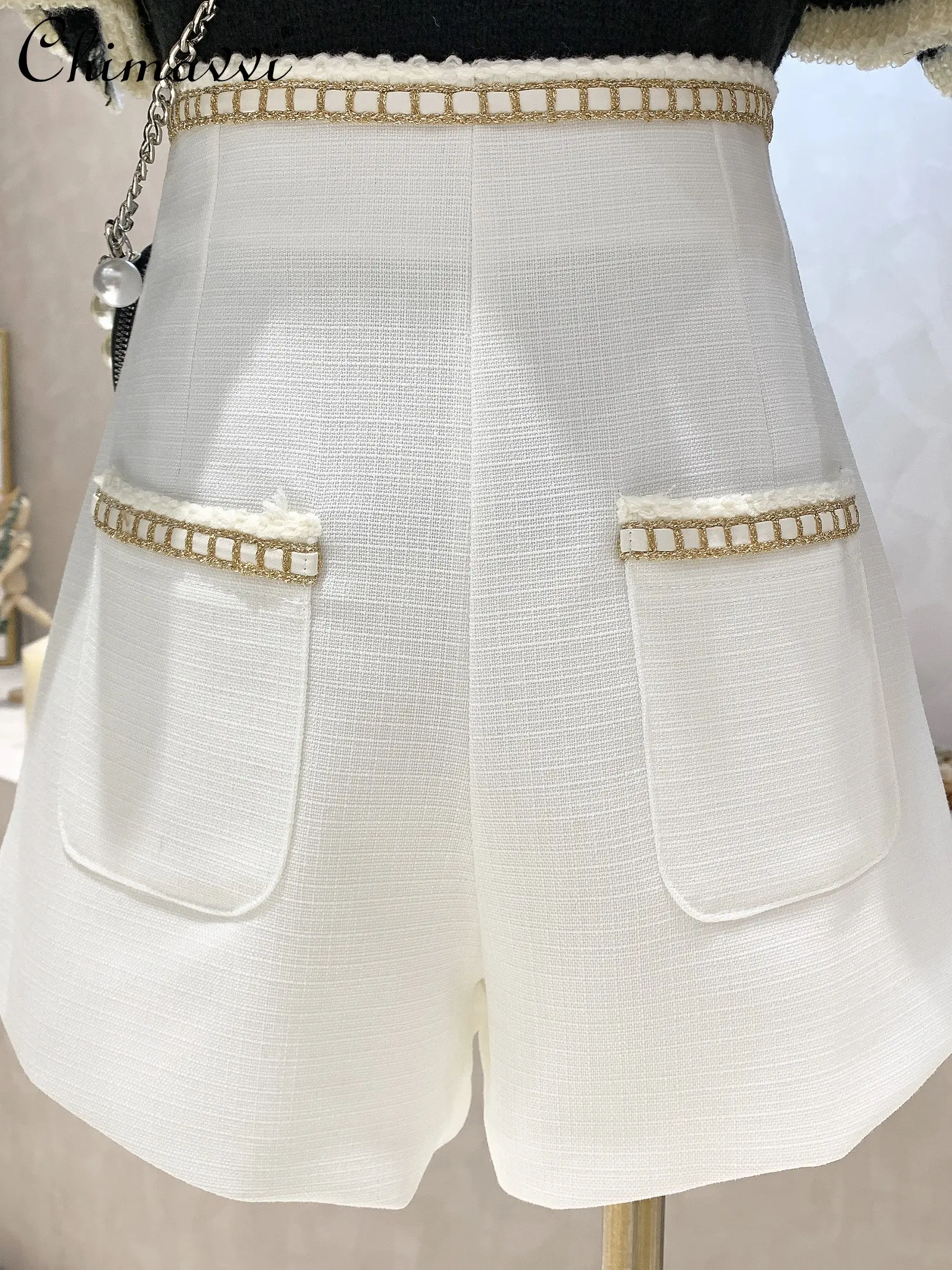 2022 Early Autumn New French Style Fashion Elegant Classic Style Slimming Short Pants Women Simple High Waist Chain Retro Shorts
2022 Early Autumn New French Style Fashion Elegant Classic Style Slimming Short Pants Women Simple High Waist Chain Retro Shorts
