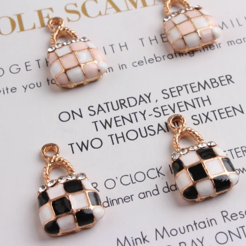 10pcs Enamel Women's Black and White Checked Handbag Pendant Lady's Bag Charms Handmade Necklace Bracelet DIY Jewelry Accessory
10pcs Enamel Women's Black and White Checked Handbag Pendant Lady's Bag Charms Handmade Necklace Bracelet DIY Jewelry Accessory