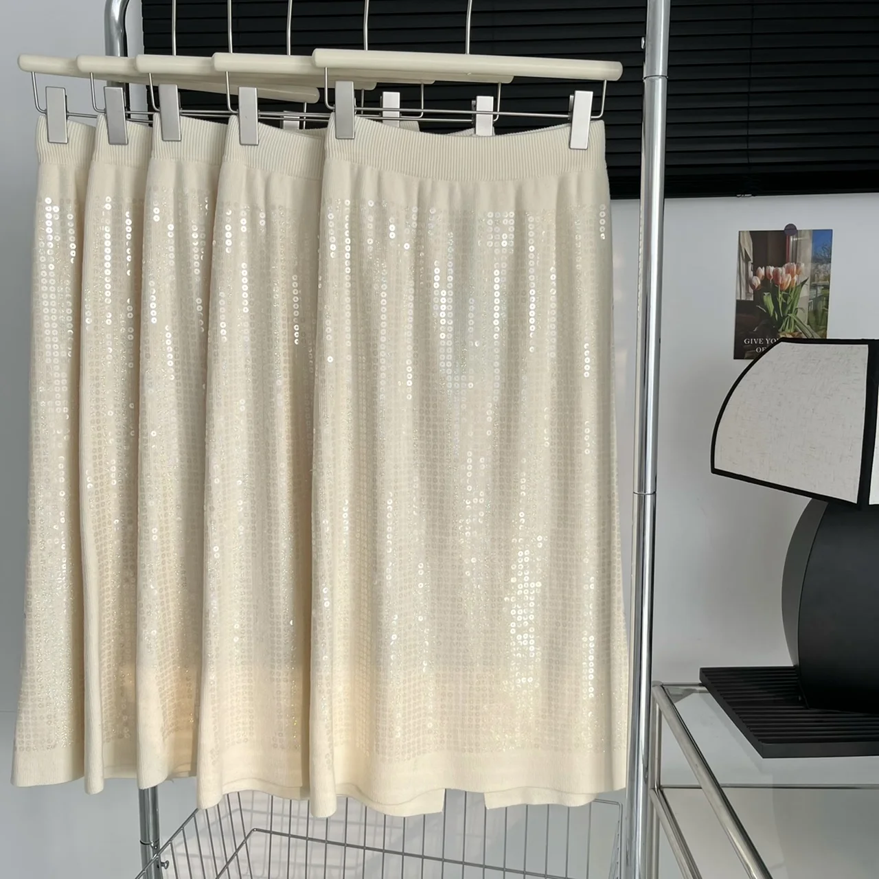 Lauri Laki New Velvet A-line Skirt Women Elegant Sequins High Waist Long Skirt Autumn Winter
Lauri Laki New Velvet A-line Skirt Women Elegant Sequins High Waist Long Skirt Autumn Winter