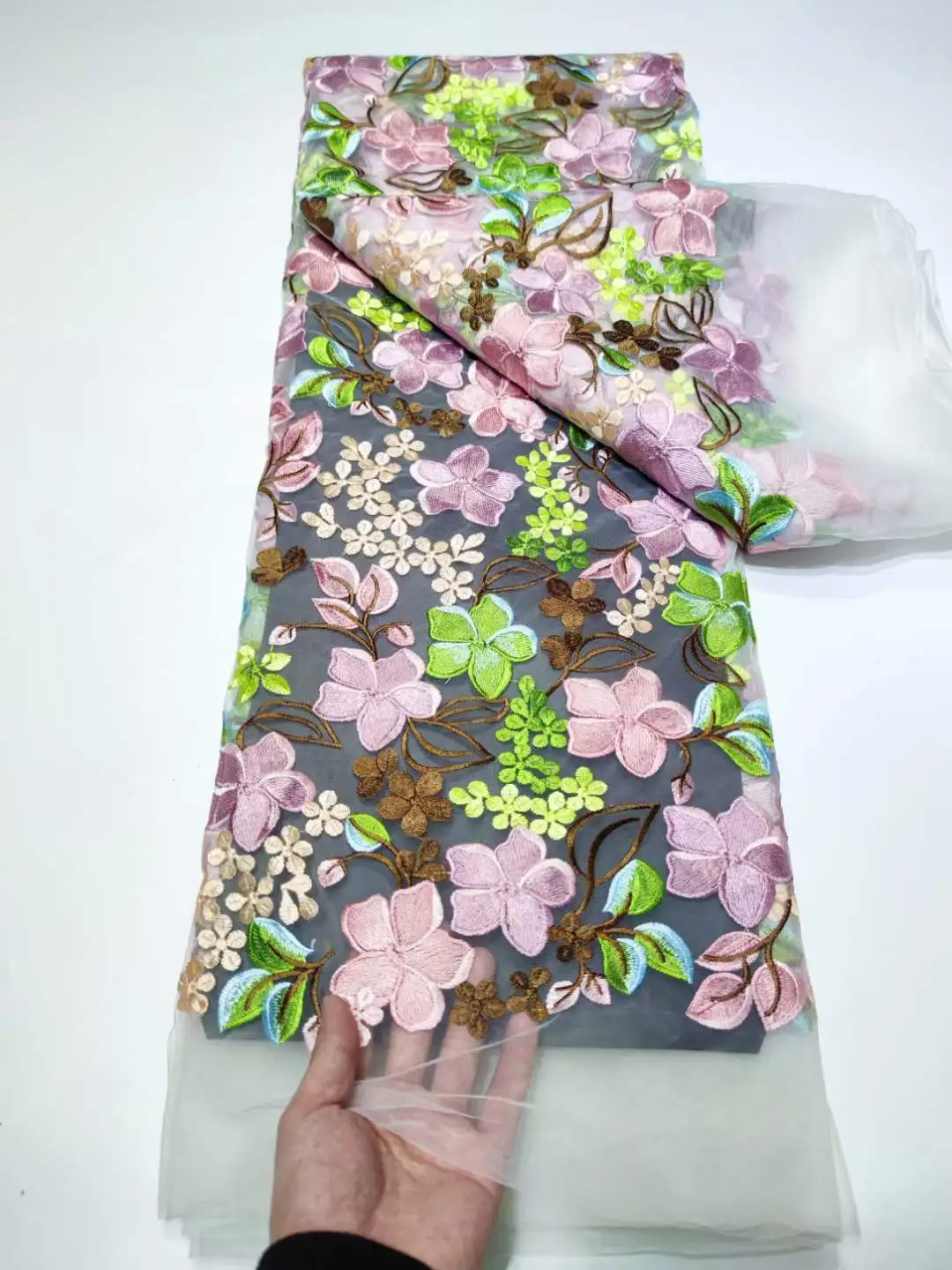 White African Lace Fabric 5 Yards 2023 High Quality Luxury Net Tulle Embroidery Nigerian Wedding Material French Lace Fabric 
White African Lace Fabric 5 Yards 2023 High Quality Luxury Net Tulle Embroidery Nigerian Wedding Material French Lace Fabric