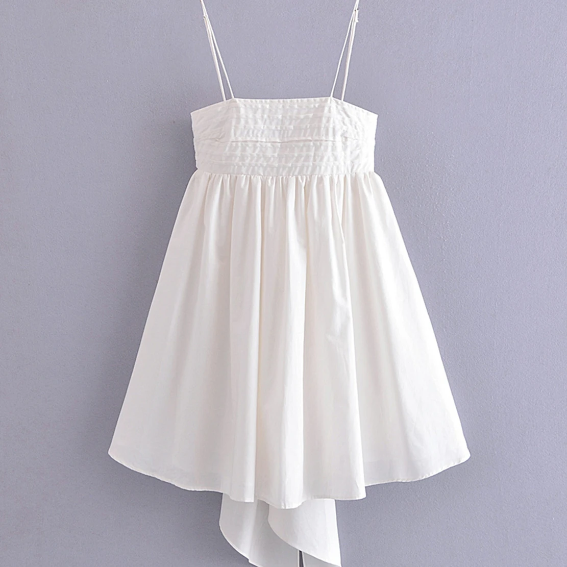 Elmsk 2022 French Asymmetry Back Bow Party Casual Dress Women Indie Folk Vintage Pleated Pure White Sexy Mini Suspender Dress
Elmsk 2022 French Asymmetry Back Bow Party Casual Dress Women Indie Folk Vintage Pleated Pure White Sexy Mini Suspender Dress