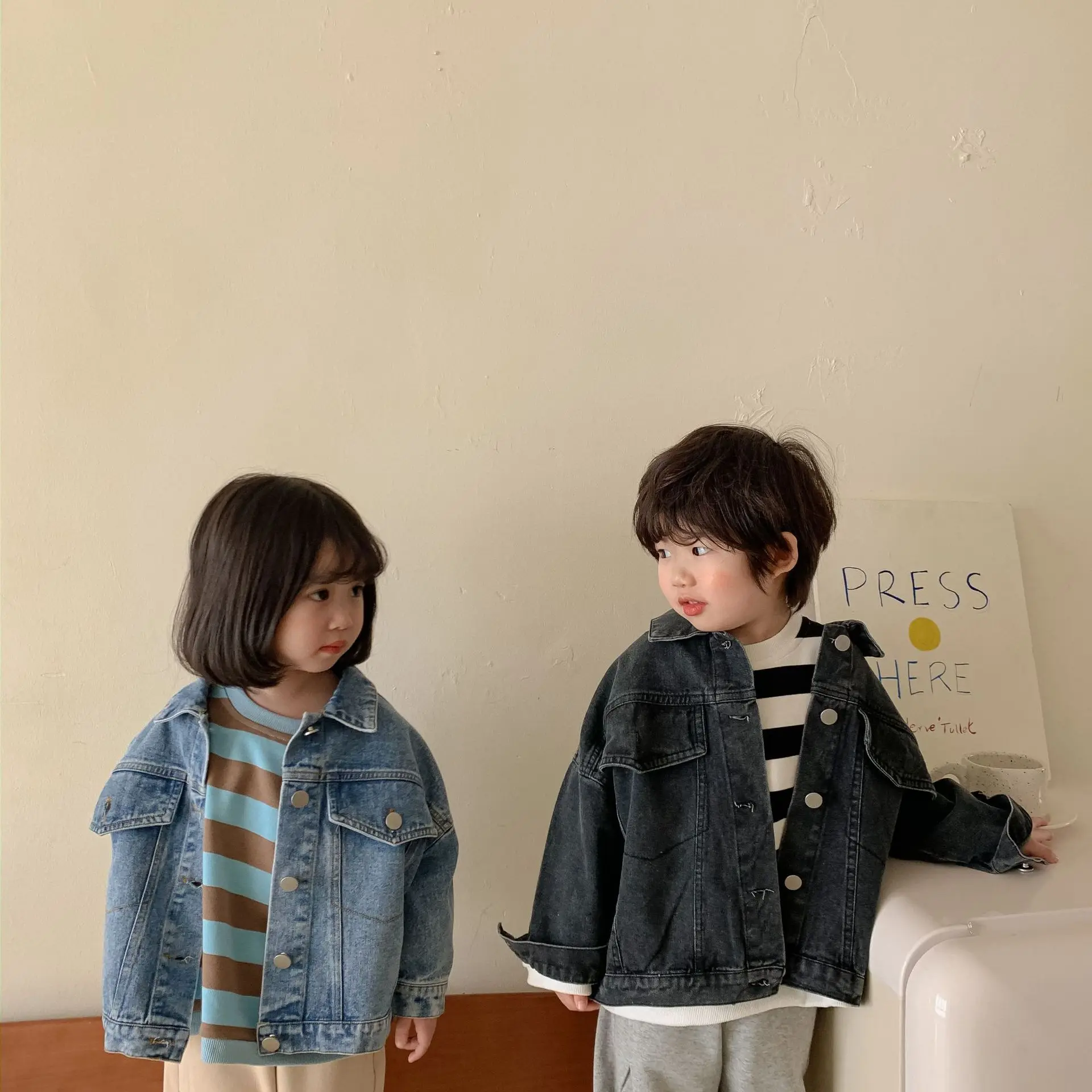 Children's Autumn And Denim Long-sleeved Baby Cotton Children's Jacket Top Spring Boys Girls And Korean Small Clothing Denim
Children's Autumn And Denim Long-sleeved Baby Cotton Children's Jacket Top Spring Boys Girls And Korean Small Clothing Denim