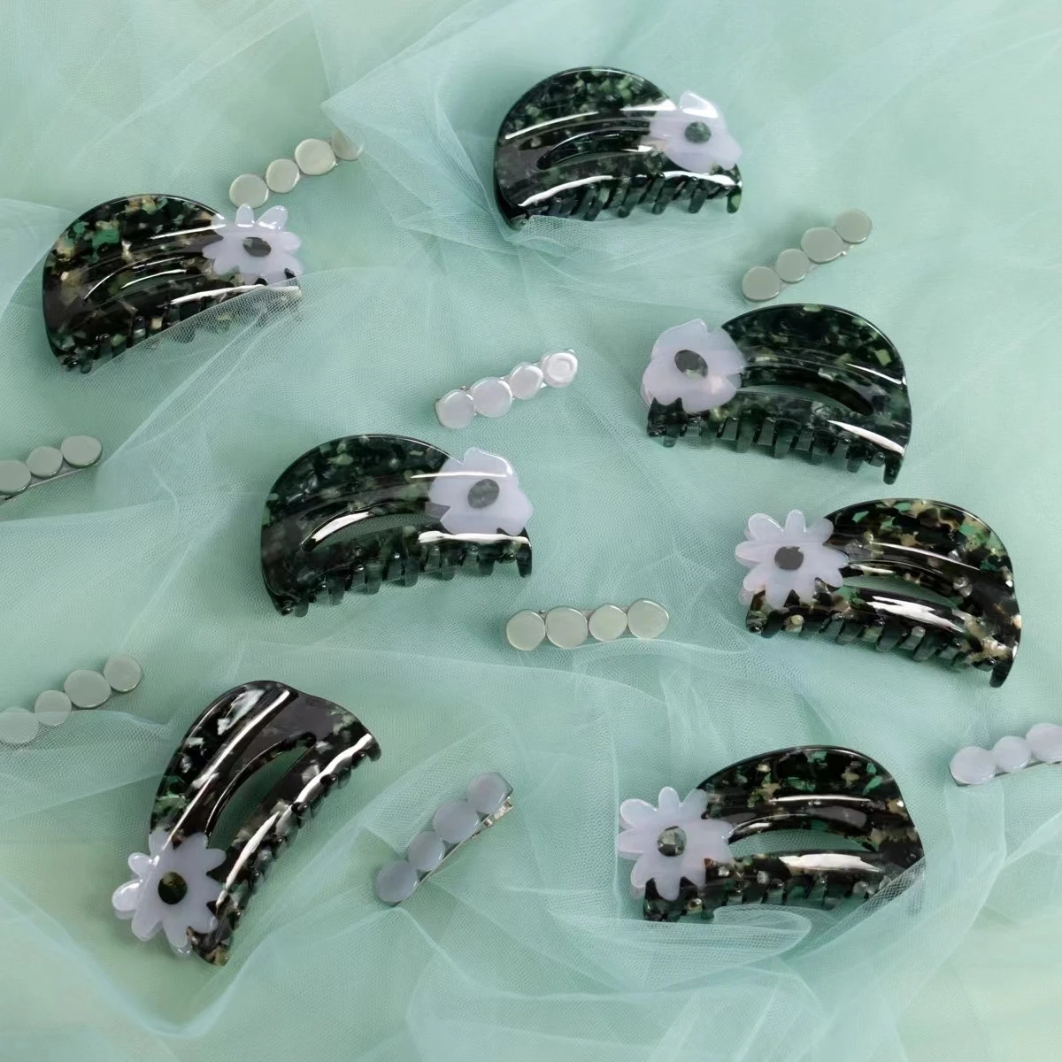 French Acetic Acid Hollow Flower Hair Clip Hair claw Barrette for women Hair Accessories 2022 NEW Summer Headwear 머리 핀
French Acetic Acid Hollow Flower Hair Clip Hair claw Barrette for women Hair Accessories 2022 NEW Summer Headwear 머리 핀