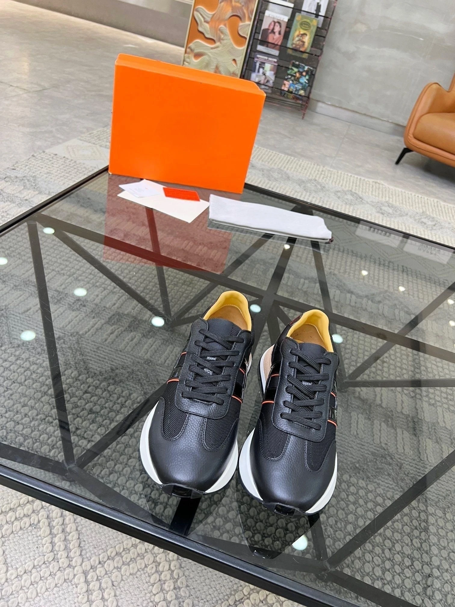 23 years new boutique casual shoes, upper cowhide splicing mesh to create, cowhide lining, casual and breathable
23 years new boutique casual shoes, upper cowhide splicing mesh to create, cowhide lining, casual and breathable