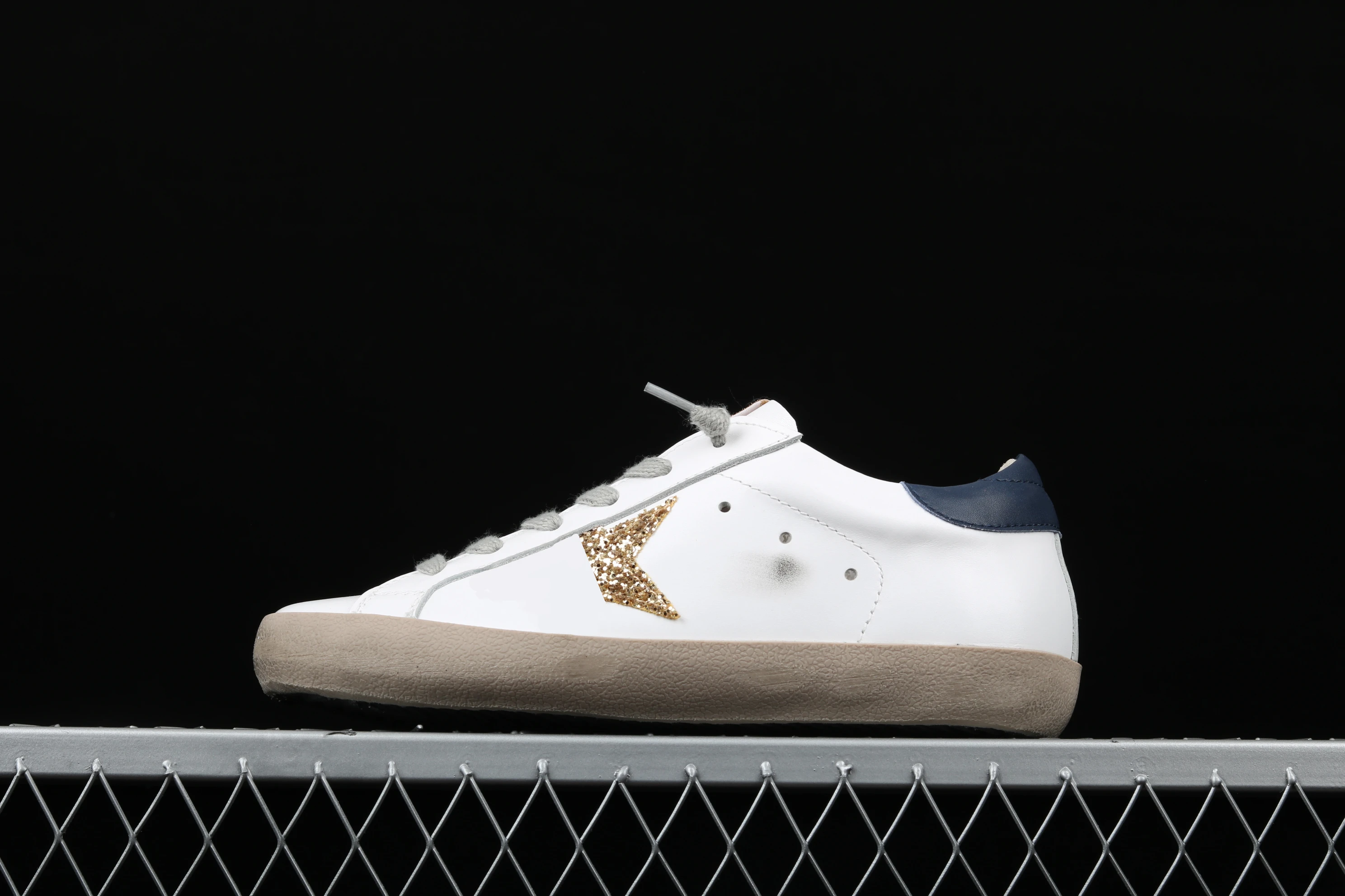 New Casual Mens Shoes Fashion Super Gold Star Classic Flat Skateboard Shoes Comfortable Walking Sneakers For Women
New Casual Mens Shoes Fashion Super Gold Star Classic Flat Skateboard Shoes Comfortable Walking Sneakers For Women