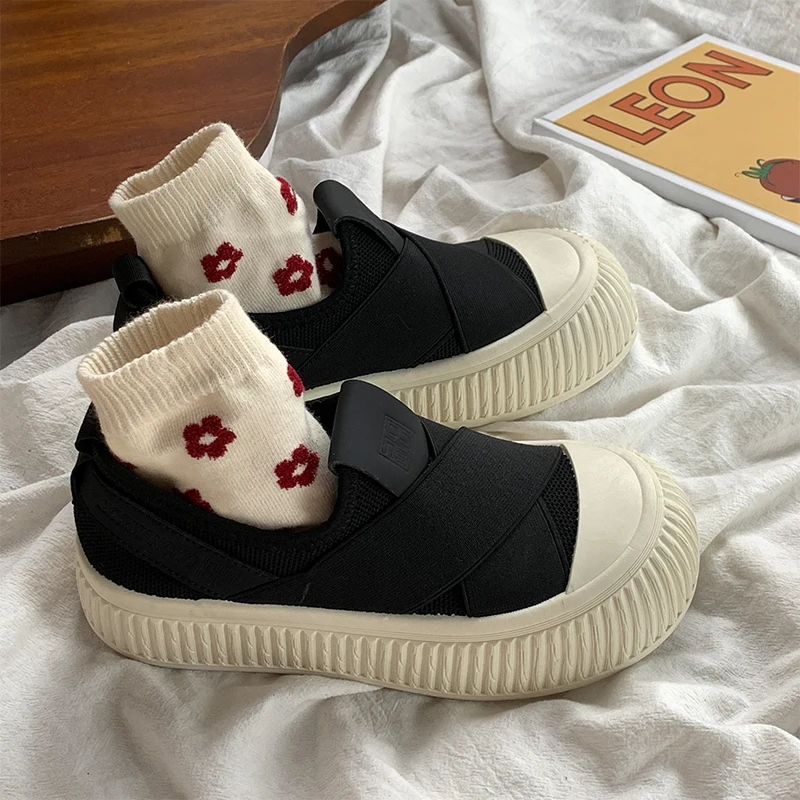 Thick soled one foot pedal canvas shoes women 2023 new biscuit shoes mesh breathable little white shoes children versatile lazy
Thick soled one foot pedal canvas shoes women 2023 new biscuit shoes mesh breathable little white shoes children versatile lazy