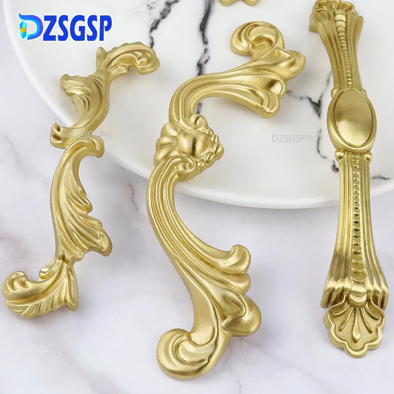 DZSGSP European Luxury Brass Kitchen Cupboard Door Cabinet Handles Drawer Pulls Bedroom Decor Furniture Handles Hardware
DZSGSP European Luxury Brass Kitchen Cupboard Door Cabinet Handles Drawer Pulls Bedroom Decor Furniture Handles Hardware
