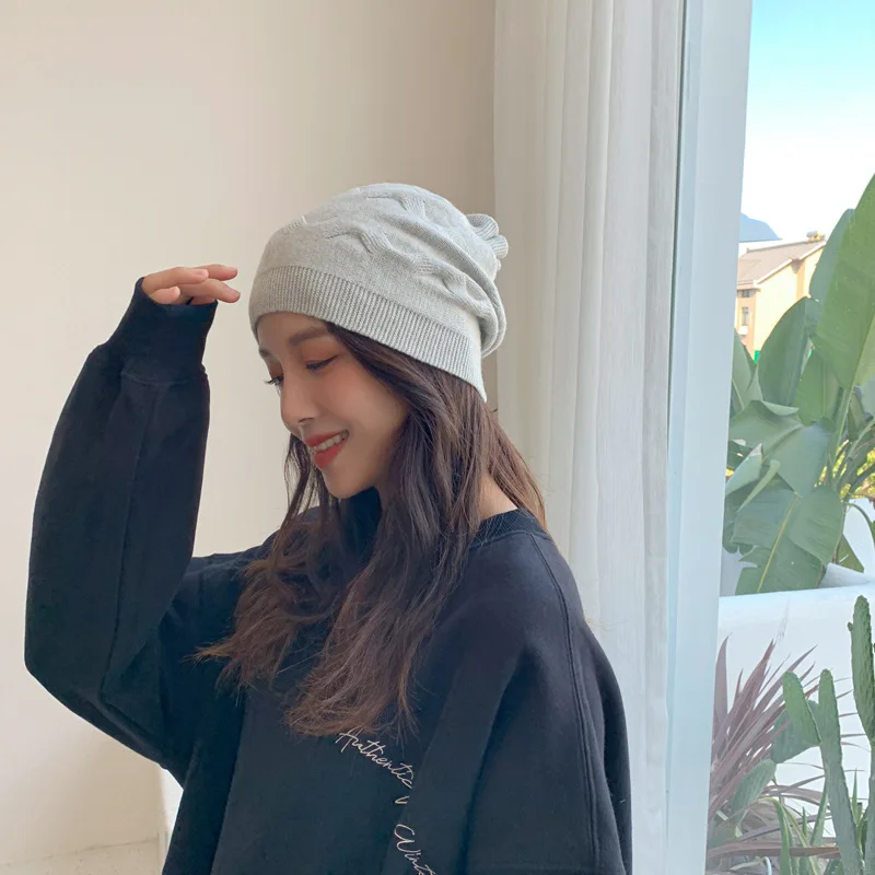 Hat women's autumn and winter Korean style striped button knitted hat solid color all-match ear protection knitted pullover hat
Hat women's autumn and winter Korean style striped button knitted hat solid color all-match ear protection knitted pullover hat