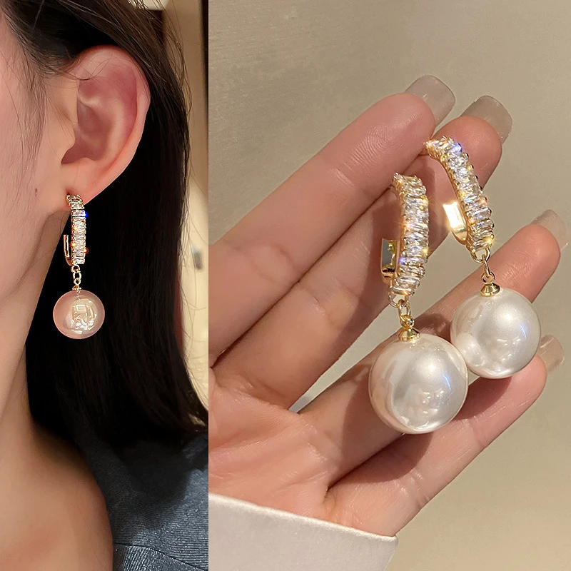 2022 New Fashion Korean White Pearl Drop Earrings for Women Shiny Crystal Exquisite Earrings Wedding Party Engagement Jewelry
2022 New Fashion Korean White Pearl Drop Earrings for Women Shiny Crystal Exquisite Earrings Wedding Party Engagement Jewelry