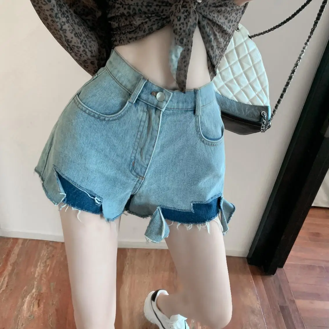 Chinese summer new style personalized fashion design feeling double wear worn high waist denim shorts
Chinese summer new style personalized fashion design feeling double wear worn high waist denim shorts