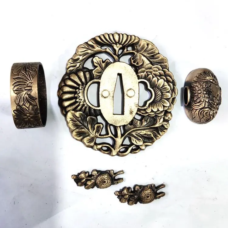Fine Set Brass Fittings Sunflower Tsuba Menuki Fuchi Kashira For Japanese Katana Sword Wakizashi Tachi Tanto Shiani Tsurugi Br7
Fine Set Brass Fittings Sunflower Tsuba Menuki Fuchi Kashira For Japanese Katana Sword Wakizashi Tachi Tanto Shiani Tsurugi Br7