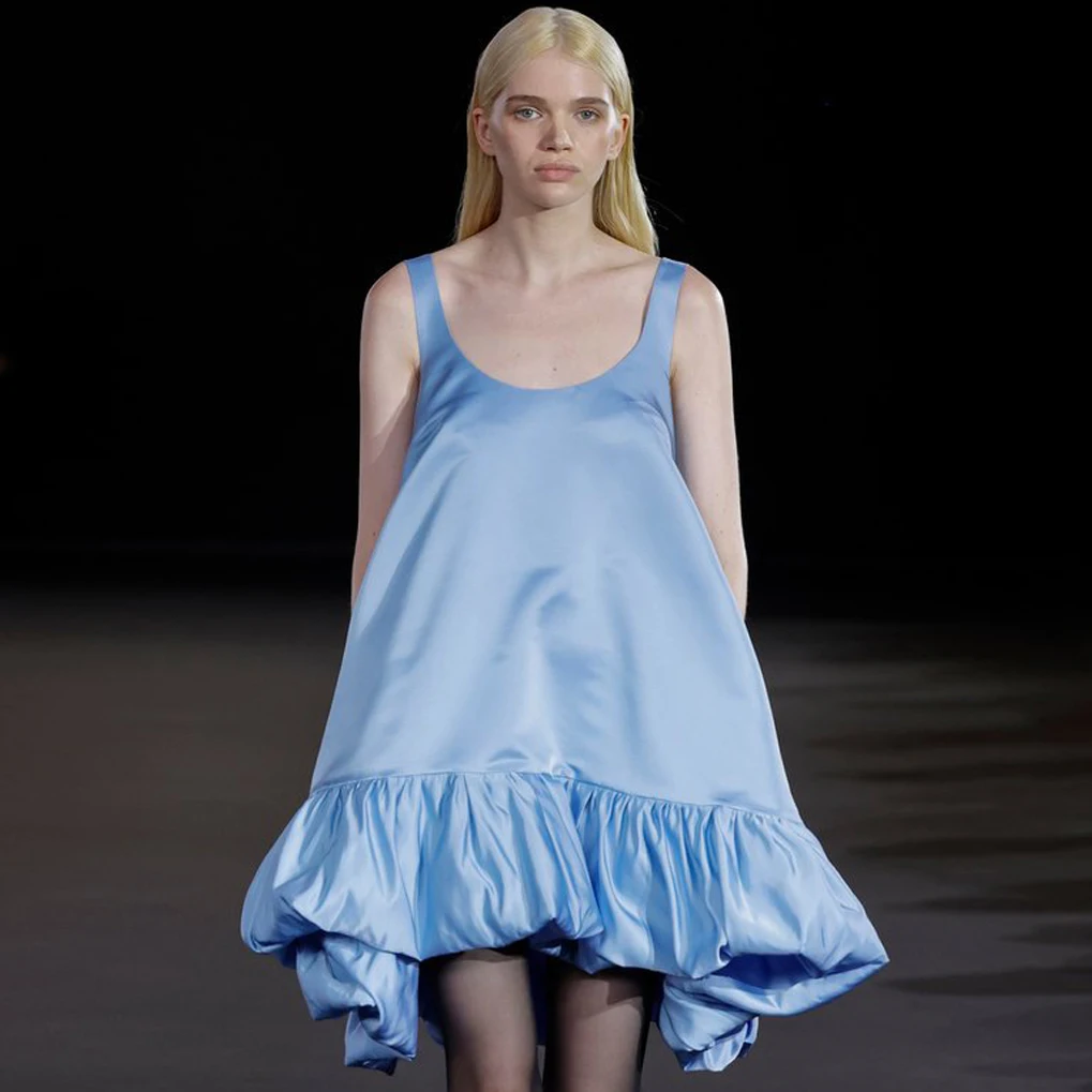 Trapeze Silk Mini Dress O-neck Blue Satin Dress Ruffles Puffy Party Gown A-line Cocktail Dresses Elegant Women Clothing
Trapeze Silk Mini Dress O-neck Blue Satin Dress Ruffles Puffy Party Gown A-line Cocktail Dresses Elegant Women Clothing
