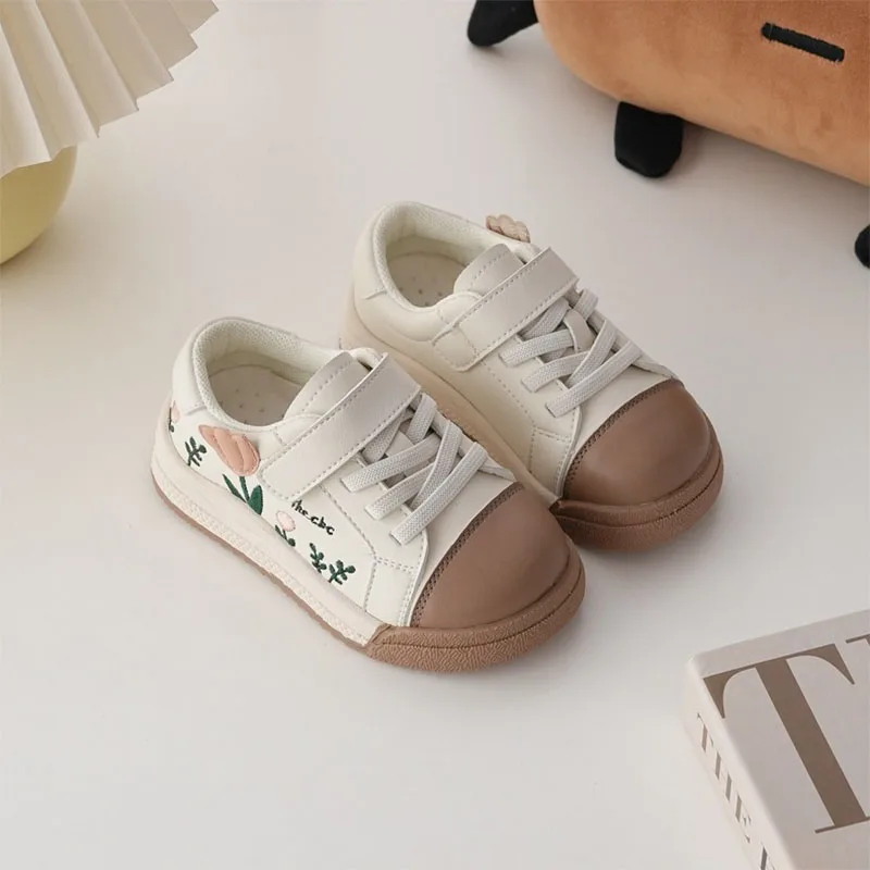 Girls' Skate Shoes 2023Spring and Autumn New Baby Soft Bottom Embroidered Flowers sweet Retro Casual Steady Children's Shoes
Girls' Skate Shoes 2023Spring and Autumn New Baby Soft Bottom Embroidered Flowers sweet Retro Casual Steady Children's Shoes