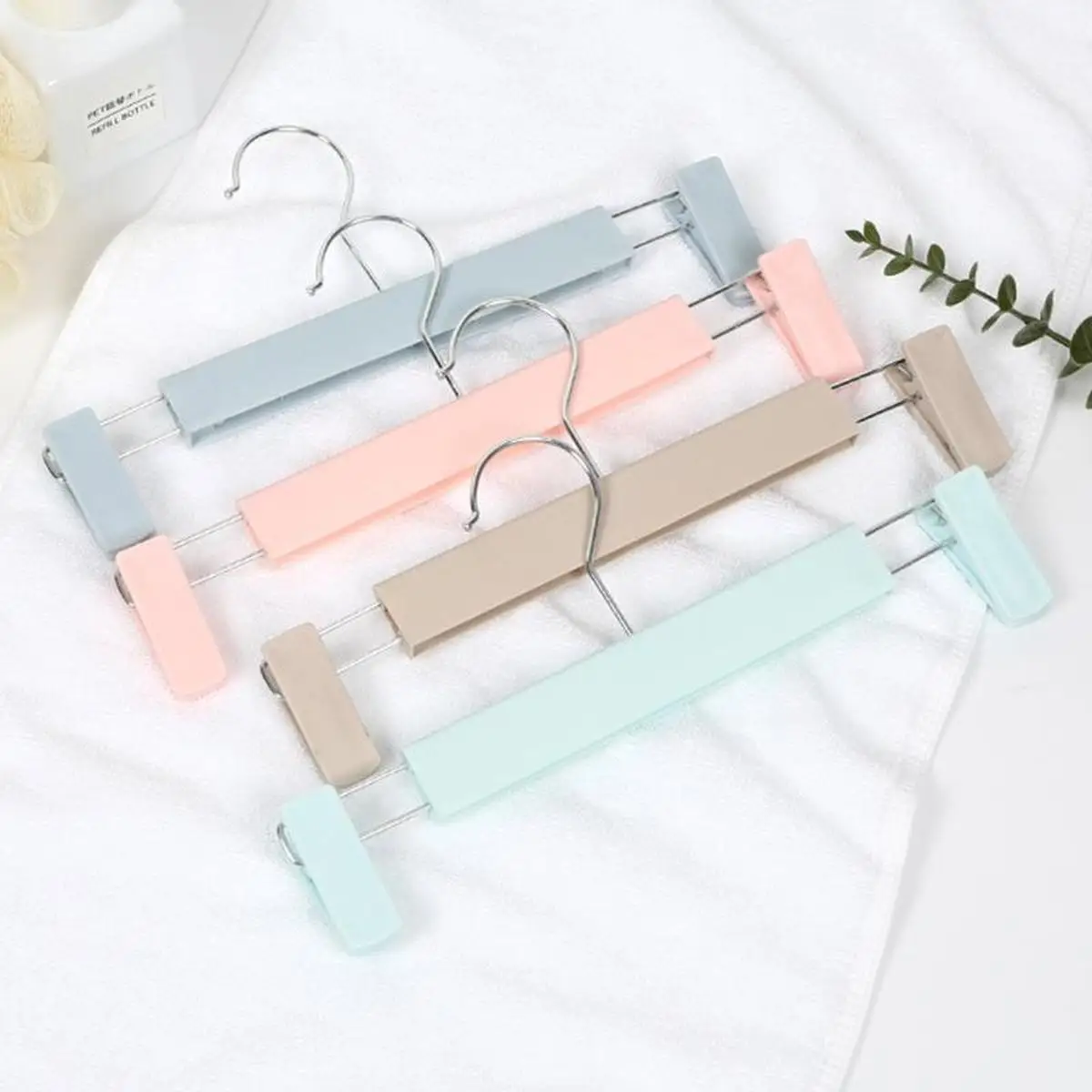 Pants Clip Household Drying Pants Rack Plastic Strong Skirt Clip Traceless Pants Hanging Underwear Pants Rack Clothing Store
Pants Clip Household Drying Pants Rack Plastic Strong Skirt Clip Traceless Pants Hanging Underwear Pants Rack Clothing Store