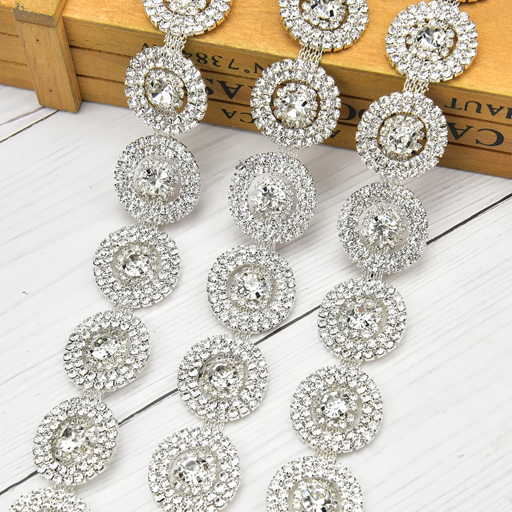 Круглая цепочка Стразы Серебристые Красные кристаллы бриллианты заколки для волос Серьги украшение для платья воротник для одежды швейный...
Круглая цепочка Стразы Серебристые Красные кристаллы бриллианты заколки для волос Серьги украшение для платья воротник для одежды швейный...