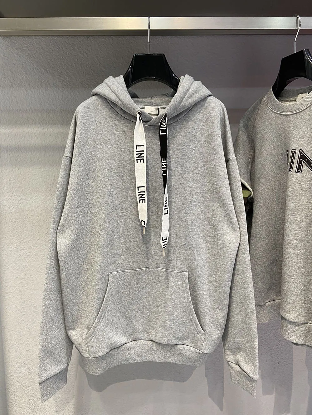 Best Quality Version Luxury Hooded Sweatshirts Men Women Unisex Oversized Hoodies Hiphop Streetwear Men Hoodie
Best Quality Version Luxury Hooded Sweatshirts Men Women Unisex Oversized Hoodies Hiphop Streetwear Men Hoodie