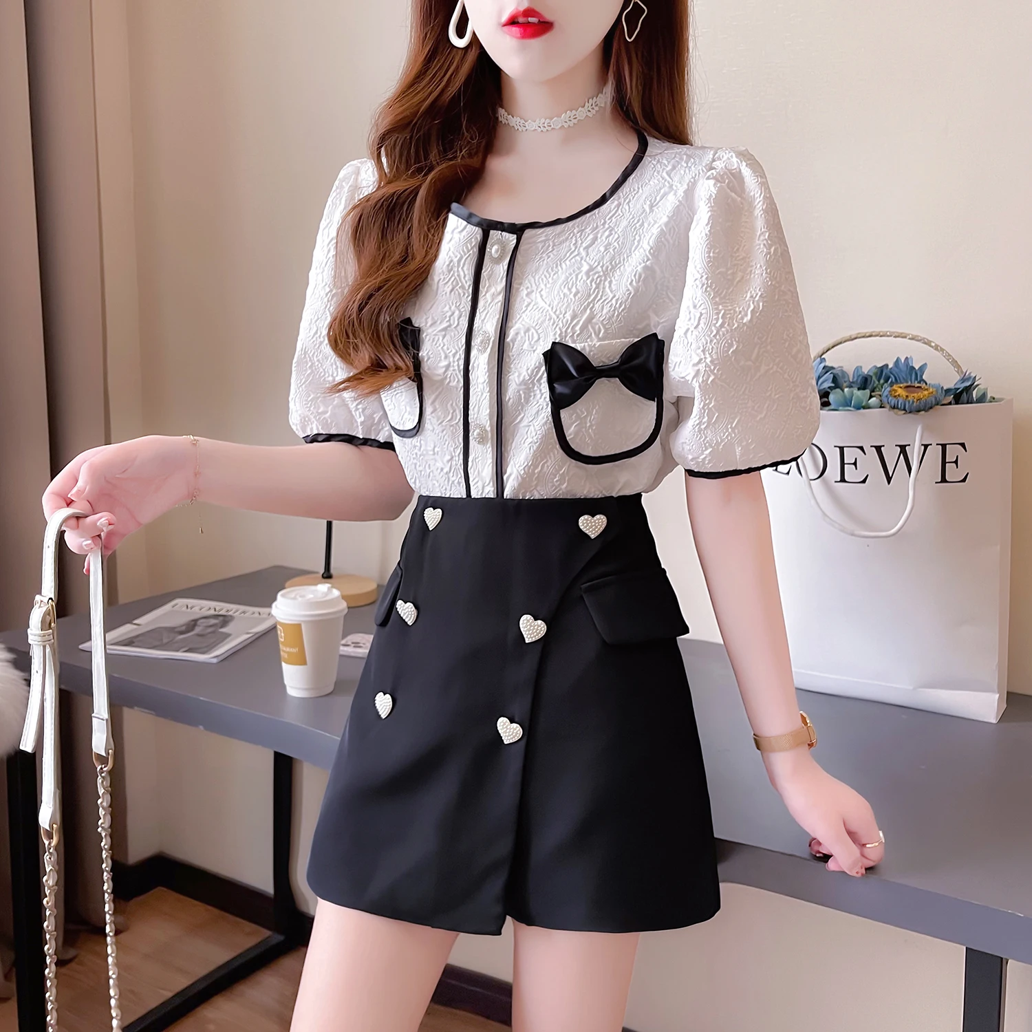 2022 Summer New O-Neck Puff Sleeve Pearl Single Breasted Blouse Tops + Heart Shape Beaded Button Irregular Skirt Two Piece Set
2022 Summer New O-Neck Puff Sleeve Pearl Single Breasted Blouse Tops + Heart Shape Beaded Button Irregular Skirt Two Piece Set