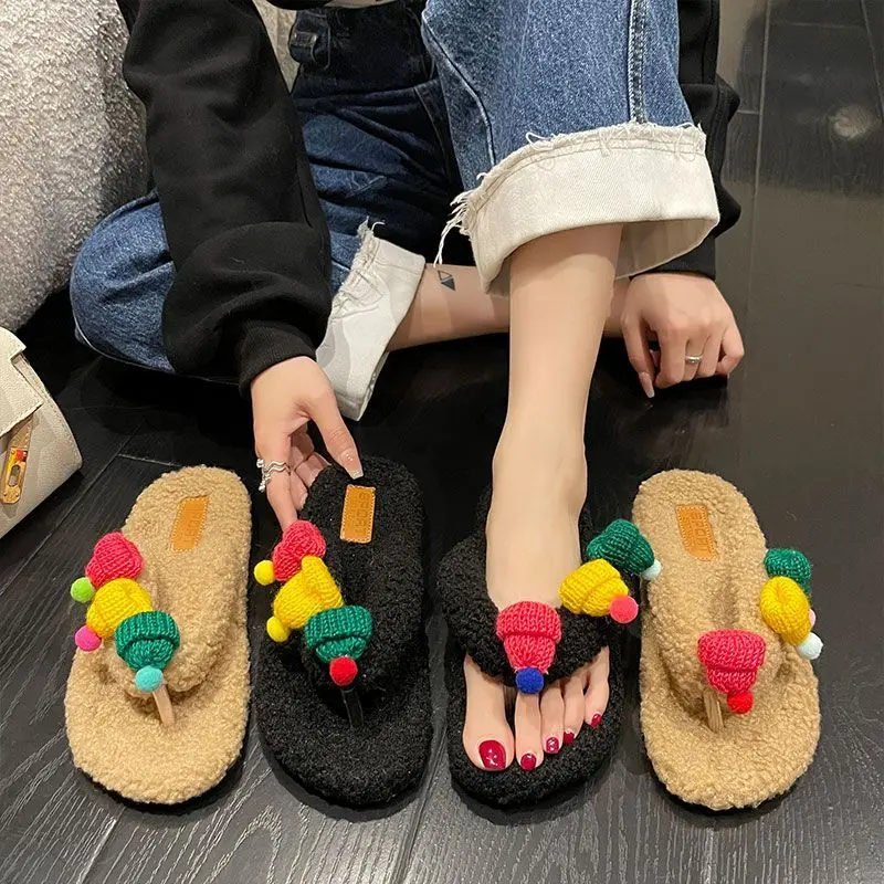 Winter Women Furry Slippers Indoor Warm Faux Fur Home Slides Flat Fashion Soft Flip Flops House Non Slip Sole Pantuflas E689
Winter Women Furry Slippers Indoor Warm Faux Fur Home Slides Flat Fashion Soft Flip Flops House Non Slip Sole Pantuflas E689