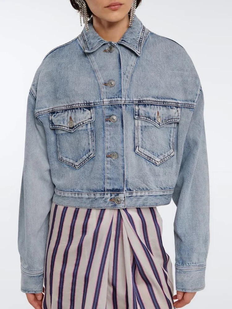 2022 Spring/summer Light Blue Washed Casual Box Type Cropped Lapel Denim Jacket Women Jacket
2022 Spring/summer Light Blue Washed Casual Box Type Cropped Lapel Denim Jacket Women Jacket