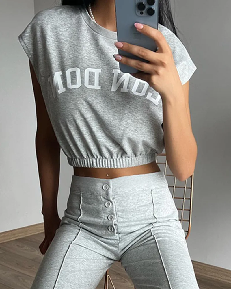 Women Two-piece Fashion Casual Crew Neck Letter Print Short Loose Pullover Jacket High Waist Button Slim Gray Two-piece Suit
Women Two-piece Fashion Casual Crew Neck Letter Print Short Loose Pullover Jacket High Waist Button Slim Gray Two-piece Suit