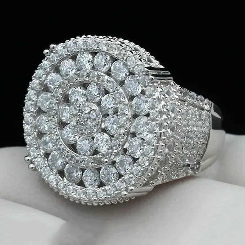 Hot Sale Hollow Out Round Crystal Ladies Ring Micro Paved Full Bling Iced Out Rhinestone Zircon for Women Men Party Jewelry
Hot Sale Hollow Out Round Crystal Ladies Ring Micro Paved Full Bling Iced Out Rhinestone Zircon for Women Men Party Jewelry
