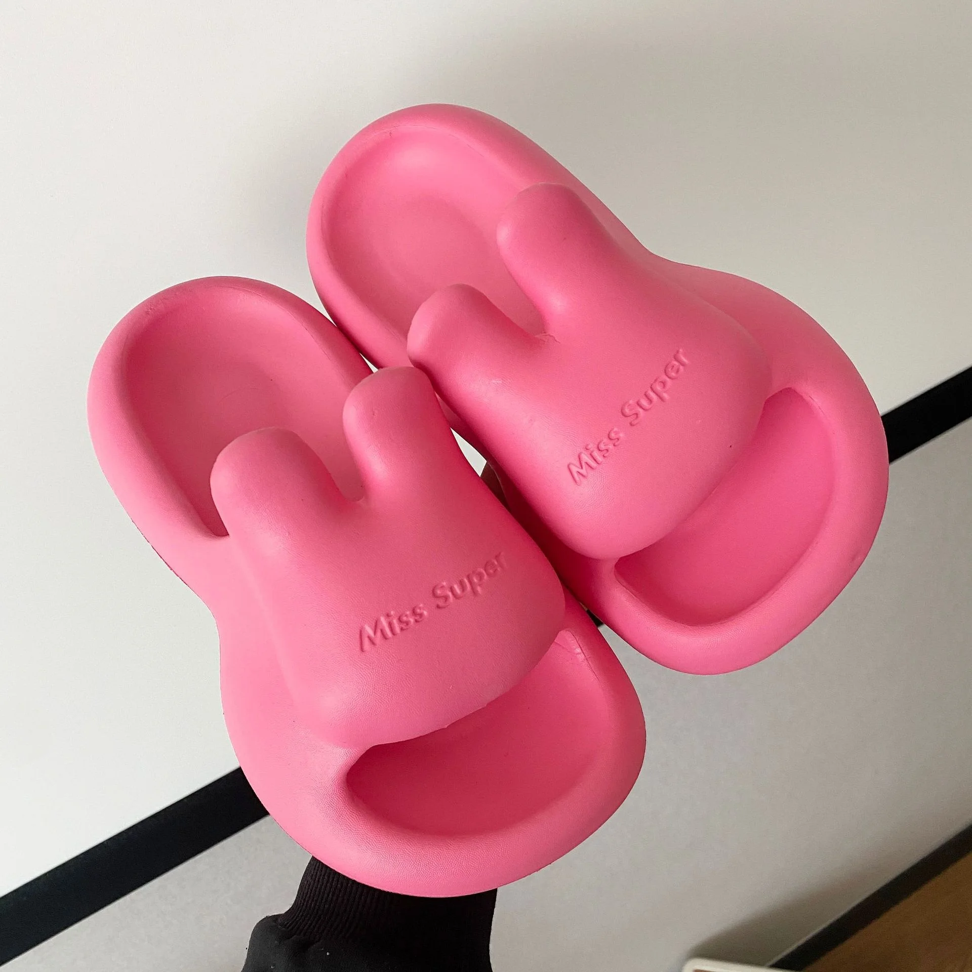 Fashion Hot selling rabbit ears Design Platform Slippers Women Summer Slides Sandals Simplicity Bathroom Couple Woman Shoes
Fashion Hot selling rabbit ears Design Platform Slippers Women Summer Slides Sandals Simplicity Bathroom Couple Woman Shoes