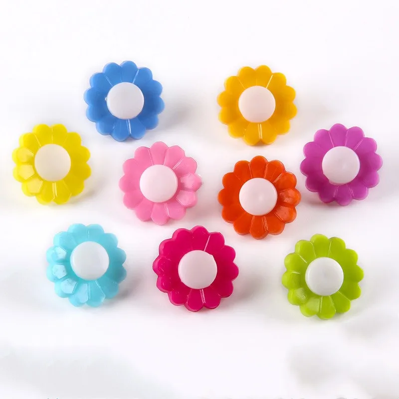 1000 шт., пластиковые пуговицы в форме подсолнуха, 15 мм
1000 шт., пластиковые пуговицы в форме подсолнуха, 15 мм