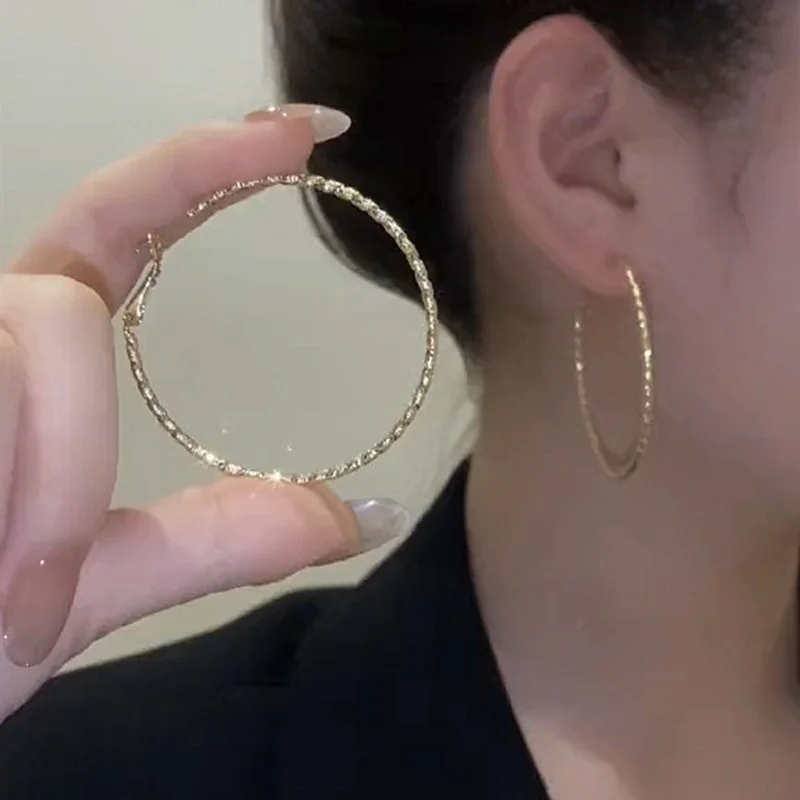 2022 NEW Classic Geometric Round Hoop Earrings Gold Color Simple Big Exaggerated Earrings For Women Brincos Party Jewelry
2022 NEW Classic Geometric Round Hoop Earrings Gold Color Simple Big Exaggerated Earrings For Women Brincos Party Jewelry