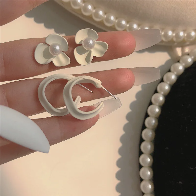 New Style Retro Fairy Fan White Flower Earrings Female C-type Pearl Explosion Earrings S925 Silver Needle Women's Ear Jewelry
New Style Retro Fairy Fan White Flower Earrings Female C-type Pearl Explosion Earrings S925 Silver Needle Women's Ear Jewelry