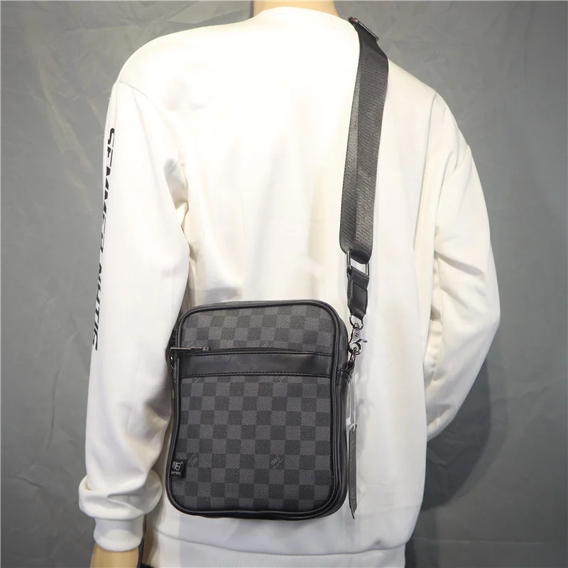 2022 New Fashion Brand Men's Vertical Shoulder Bag Casual Plaid Crossbody Small Backpack Simple Plaid Crossbody Bag
2022 New Fashion Brand Men's Vertical Shoulder Bag Casual Plaid Crossbody Small Backpack Simple Plaid Crossbody Bag