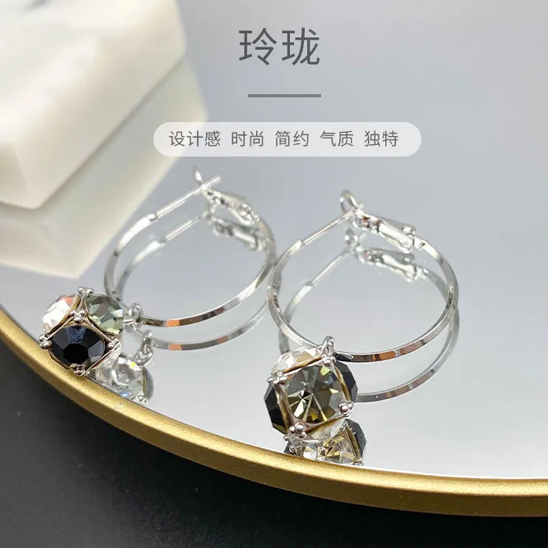 2022 new earrings, fashionable women's European and American design, S925 silver needle boutique, high-grade Tiktok earrings,
2022 new earrings, fashionable women's European and American design, S925 silver needle boutique, high-grade Tiktok earrings,
