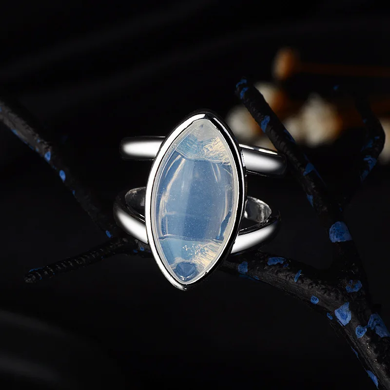 Серебряное кольцо S925 пробы с лунным камнем, серебряное кольцо из тайского стерлингового серебра, популярное в Европе и Америке в стиле панк, крупные ювелирные изделия, обручальное кольцо
Серебряное кольцо S925 пробы с лунным камнем, серебряное кольцо из тайского стерлингового серебра, популярное в Европе и Америке в стиле панк, крупные ювелирные изделия, обручальное кольцо