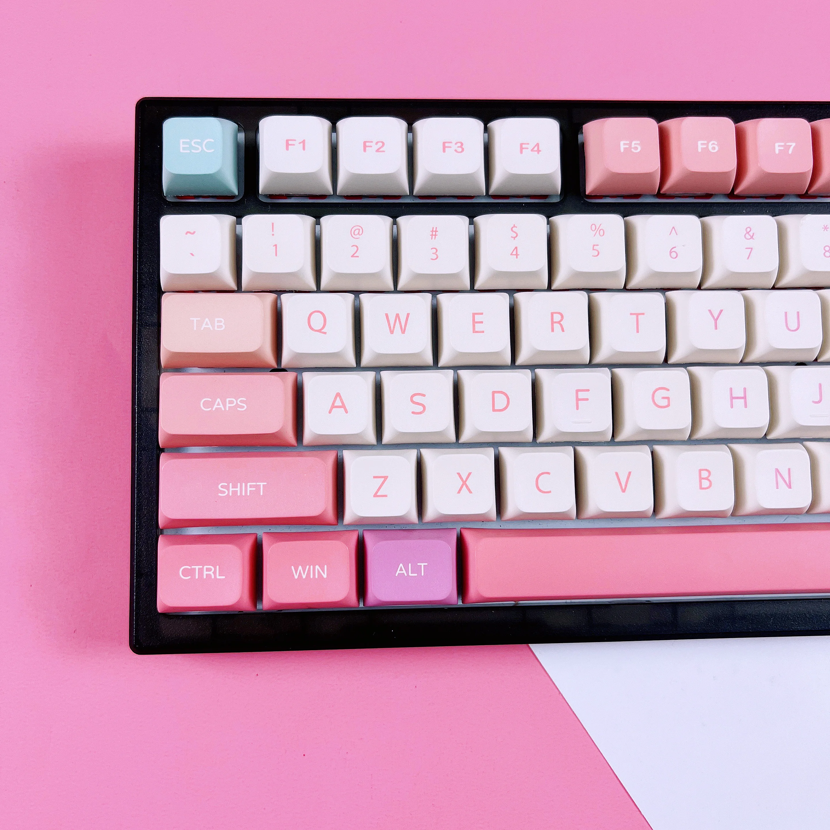 135 клавиши закат светящиеся тематические клавиши розовые белые клавиши PBT колпачки для клавиш с сублимационной печатью XDA профильные колпачки для механической клавиатуры MX Switch
135 клавиши закат светящиеся тематические клавиши розовые белые клавиши PBT колпачки для клавиш с сублимационной печатью XDA профильные колпачки для механической клавиатуры MX Switch