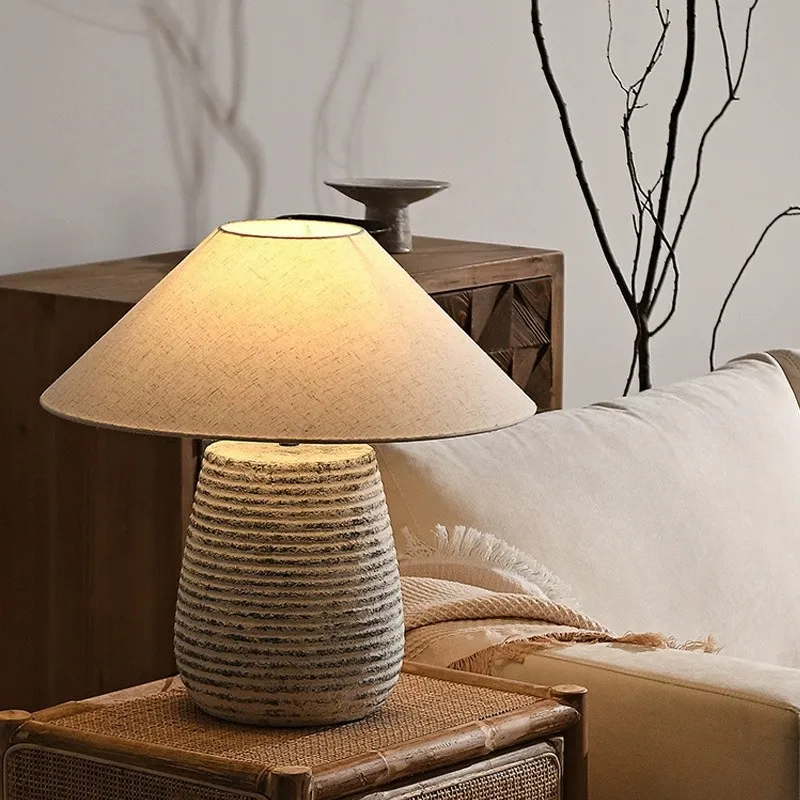 Japanese Style Wabi Sabi Table Lamp Retro Ceramics Bedroom Bedside Lamp with Fabric Lampshade Living Room Decorative Table Light
Japanese Style Wabi Sabi Table Lamp Retro Ceramics Bedroom Bedside Lamp with Fabric Lampshade Living Room Decorative Table Light