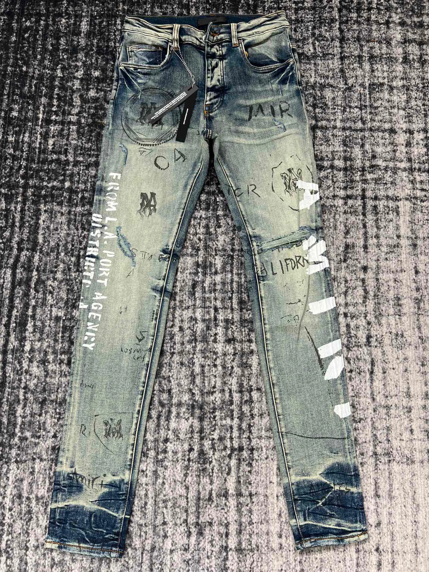 New Style Alphabet Knife Cut Hole Graffiti Make Old Washed Jeans Men's High Street Fashion Brand
New Style Alphabet Knife Cut Hole Graffiti Make Old Washed Jeans Men's High Street Fashion Brand