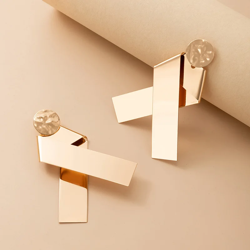 Simple Geometric Distortion Irregular Metal Earrings for Women Girls Cold Silver Geometric Metal Earrings Party Jewelry Gifts
Simple Geometric Distortion Irregular Metal Earrings for Women Girls Cold Silver Geometric Metal Earrings Party Jewelry Gifts