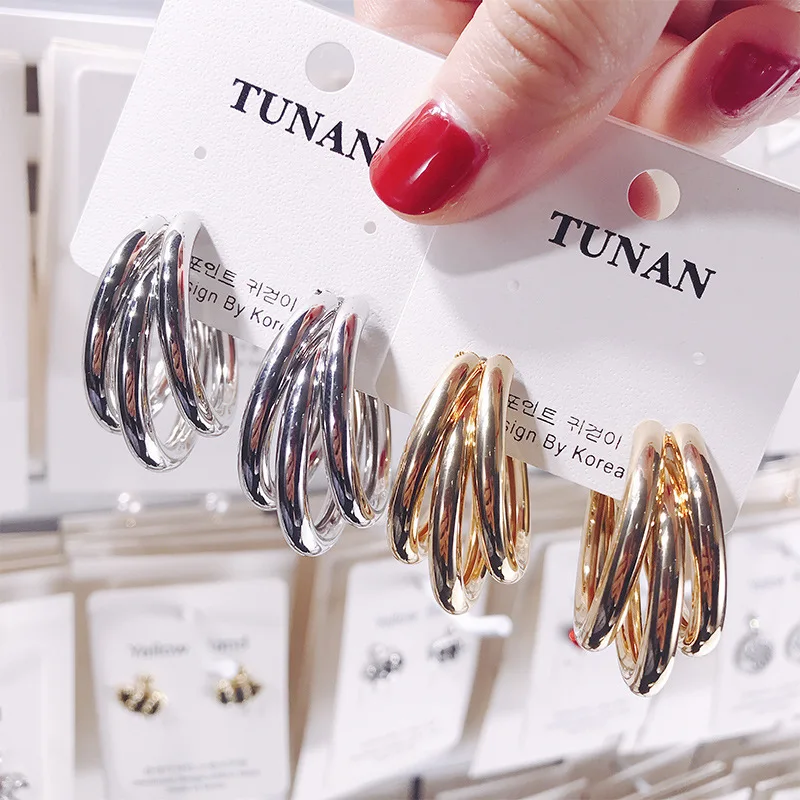 S925 Silver Needle Simple Metal Texture Multi-layer Semicircle Hong Kong Wind Popular Earrings Personality European And
S925 Silver Needle Simple Metal Texture Multi-layer Semicircle Hong Kong Wind Popular Earrings Personality European And