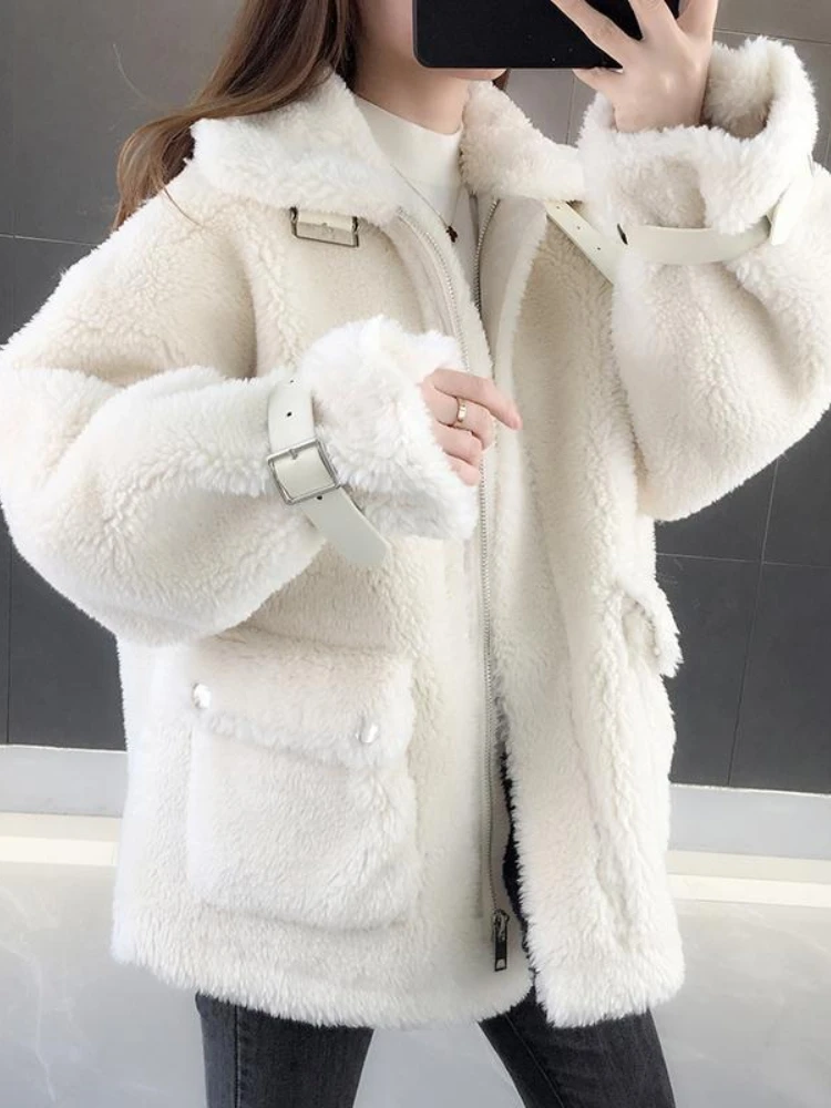 FTLZZ New Winter Thick Warm Coat Women Fashion Lapel Faux Lamb Wool Leather Jacket Lady Casual Zipper Pockets Fur Outwear
FTLZZ New Winter Thick Warm Coat Women Fashion Lapel Faux Lamb Wool Leather Jacket Lady Casual Zipper Pockets Fur Outwear