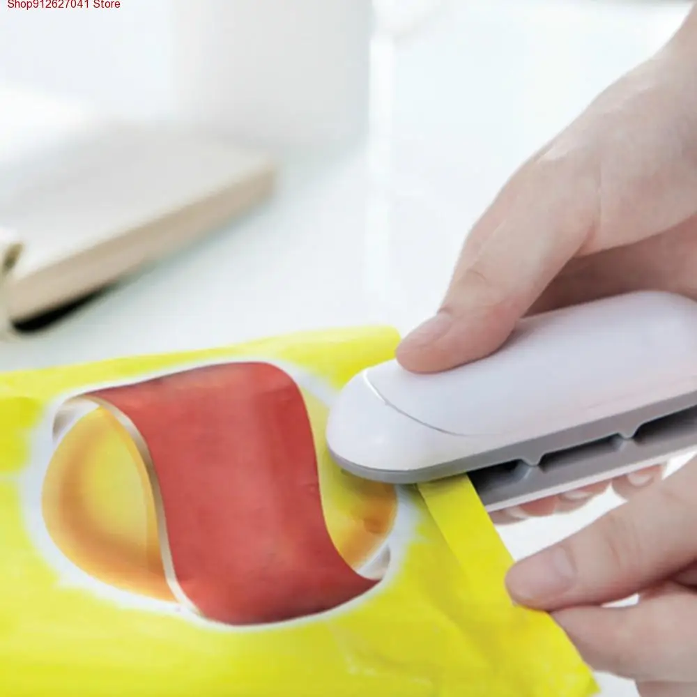 Fashion Food Sealer Machine Hand Pressure Convenient Mini Snack Plastic Bag Vacuum Food Heat Sealing and Packaging Machine
Fashion Food Sealer Machine Hand Pressure Convenient Mini Snack Plastic Bag Vacuum Food Heat Sealing and Packaging Machine