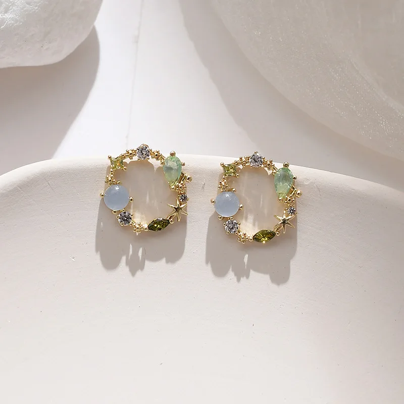 Crystal Rhinestone Diamond Gems Wreath Stud Earrings Gold Shiny Earring Jewelry Gift Earrings for Women Girls Evening Party
Crystal Rhinestone Diamond Gems Wreath Stud Earrings Gold Shiny Earring Jewelry Gift Earrings for Women Girls Evening Party