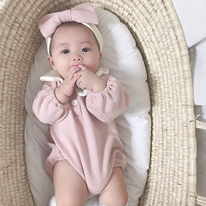 2023 Korean Summer Infant Girls Romper Cotton Fluffy Soild Jumpsuit Patched Collar Full Sleeve Toddler Outfits Include Hairband
2023 Korean Summer Infant Girls Romper Cotton Fluffy Soild Jumpsuit Patched Collar Full Sleeve Toddler Outfits Include Hairband